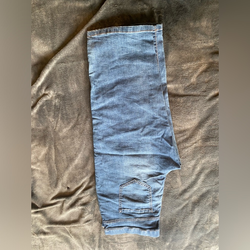 Time and tru capris - Picture 2 of 4